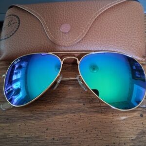 Ray-Ban Aviator with Gold Frame and Green/Blue Mirror Lenses. Brand New.
